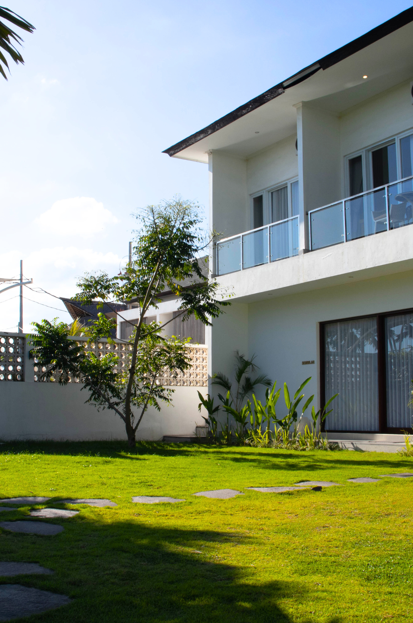 The Balcon Villa Slide 11