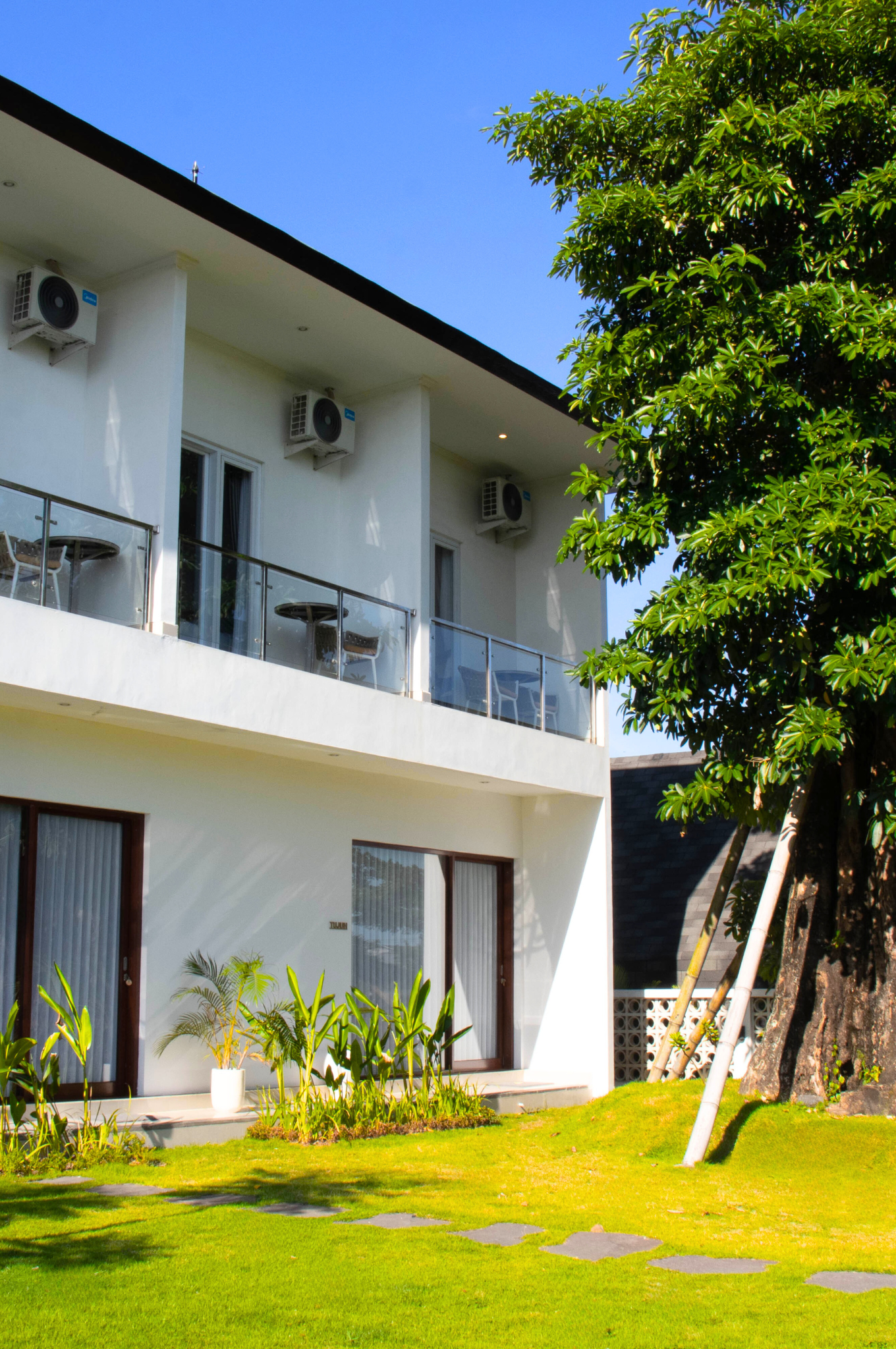 The Balcon Villa Slide 4